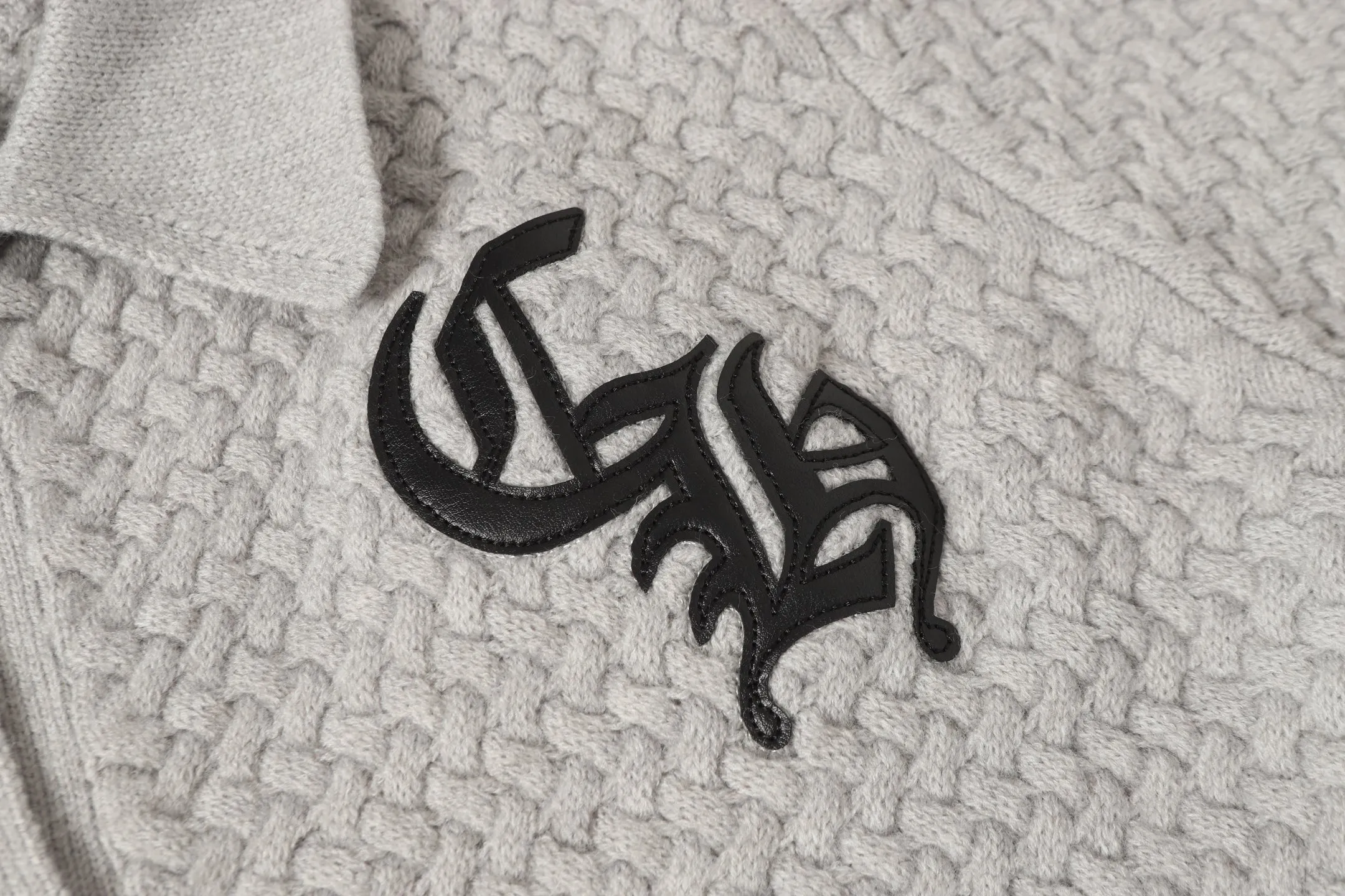 P300 #M904 - Chrome Hearts/Chrome Hearts Heavy Industry Sanskrit appliquéd embroidered cardigan knitted sweater - High weight, high density and high quality. The wool is soft, delicate and skin-friendly. It feels soft and silky. It has excellent warmth and skin-friendly properties. - Customized weaving and dyeing, no color difference. No matter the fabric or workmanship details, it is the ordinary version on the market. - Hardware zipper accessories are all customized, full of details -Colour: light gray black -Size: S M L XL